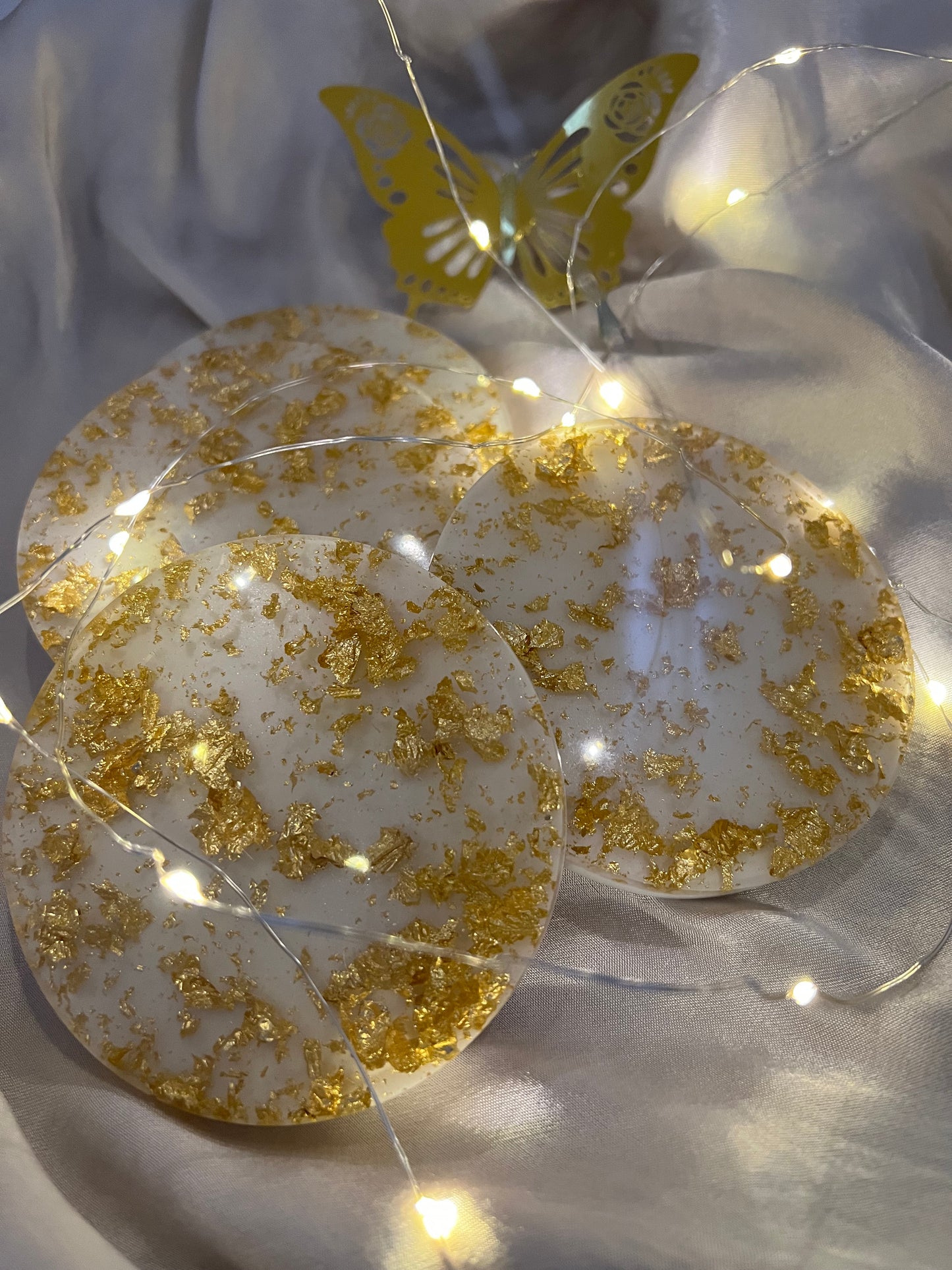 Elegant White and Gold Flakes Coasters - Set of 4